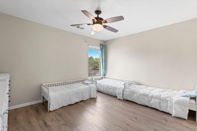 63 W Lasting Spring Circle, The Woodlands, TX 77389