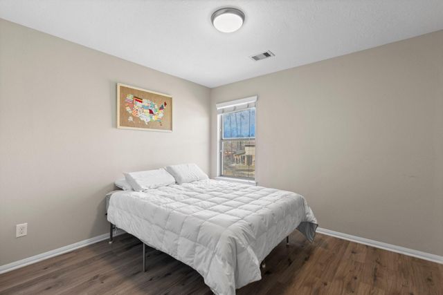 63 W Lasting Spring Circle, The Woodlands, TX 77389