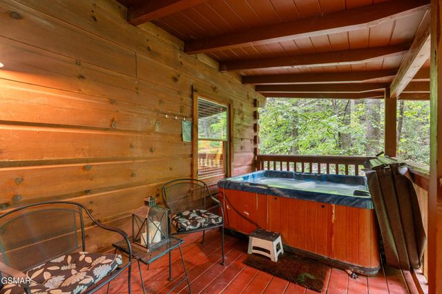 1823 Laurel Valley Way, Sevierville, TN 37862
