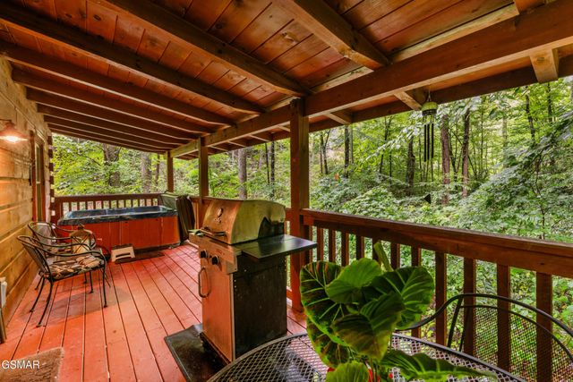 1823 Laurel Valley Way, Sevierville, TN 37862