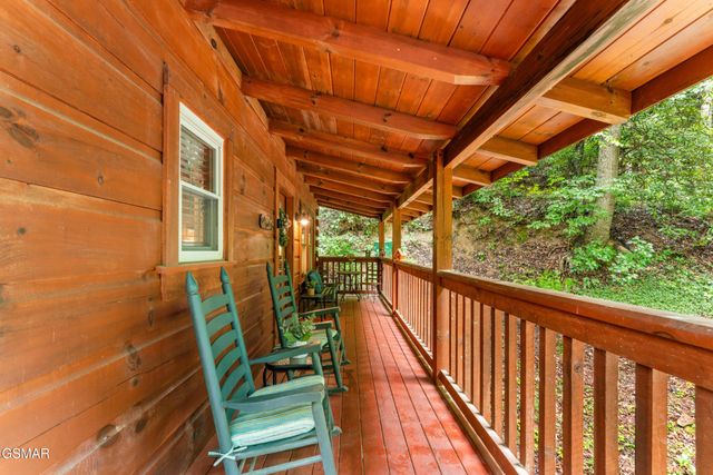 1823 Laurel Valley Way, Sevierville, TN 37862