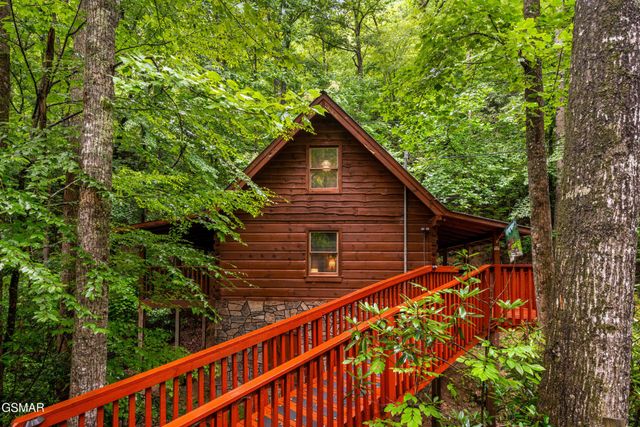 1823 Laurel Valley Way, Sevierville, TN 37862