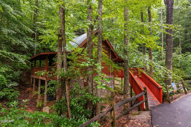 1823 Laurel Valley Way, Sevierville, TN 37862