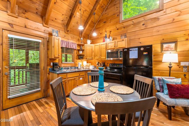1823 Laurel Valley Way, Sevierville, TN 37862