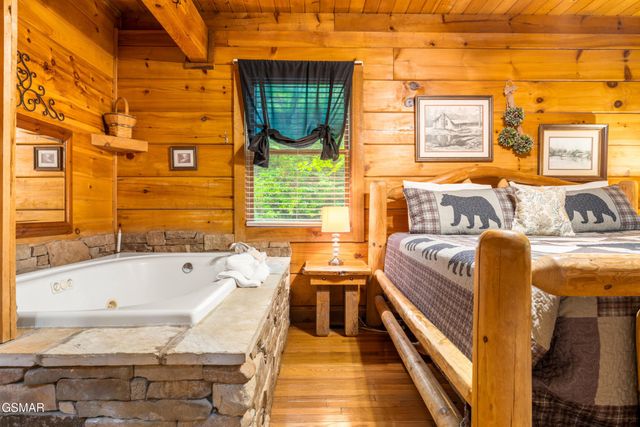 1823 Laurel Valley Way, Sevierville, TN 37862