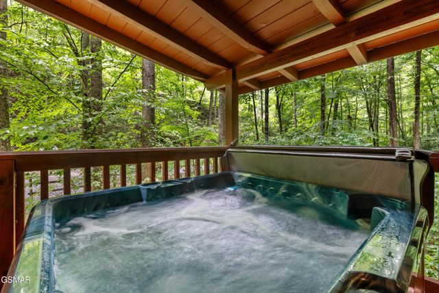 1823 Laurel Valley Way, Sevierville, TN 37862