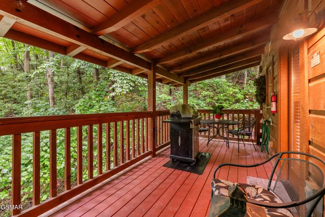 1823 Laurel Valley Way, Sevierville, TN 37862