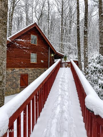 1823 Laurel Valley Way, Sevierville, TN 37862