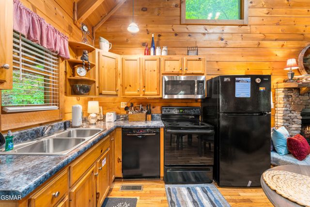 1823 Laurel Valley Way, Sevierville, TN 37862