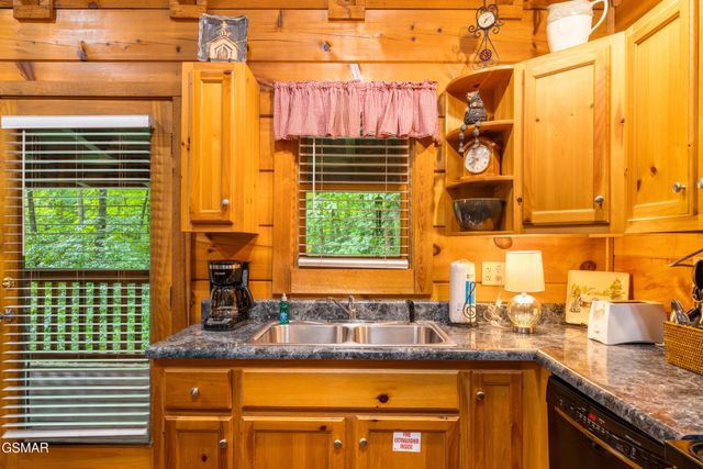 1823 Laurel Valley Way, Sevierville, TN 37862