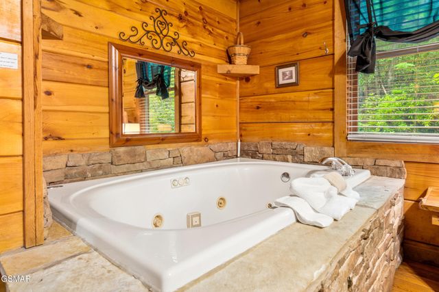 1823 Laurel Valley Way, Sevierville, TN 37862
