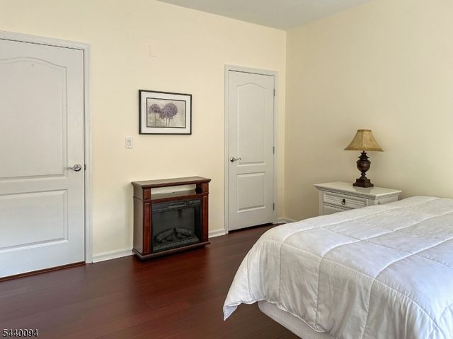 2201 Ambassador Ct 2201, Franklin Twp., NJ 08873