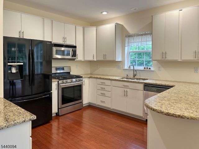 2201 Ambassador Ct 2201, Franklin Twp., NJ 08873