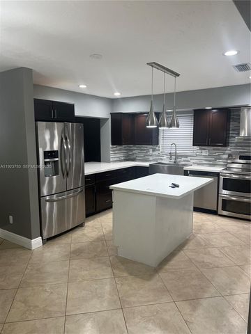 8420 NW 24th Ct 1, Pembroke Pines, FL 33322