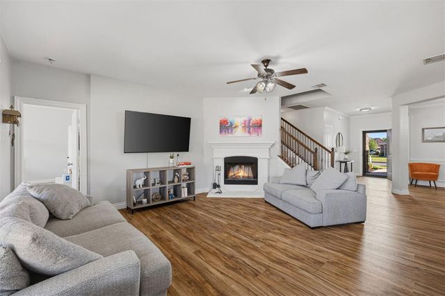 11809 Charleston Way, Yukon, OK 73099