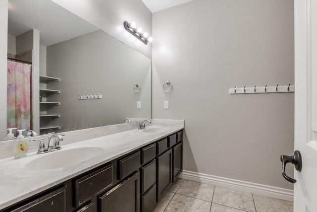 11809 Charleston Way, Yukon, OK 73099
