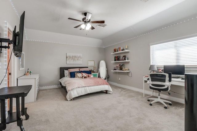 11809 Charleston Way, Yukon, OK 73099