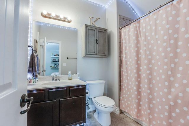 11809 Charleston Way, Yukon, OK 73099