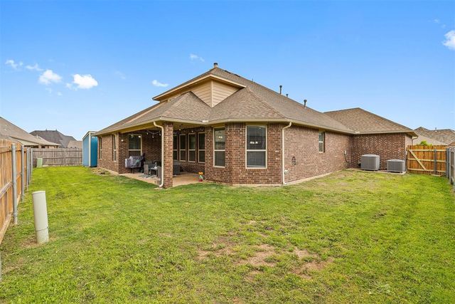 11809 Charleston Way, Yukon, OK 73099