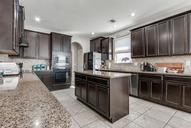 11809 Charleston Way, Yukon, OK 73099