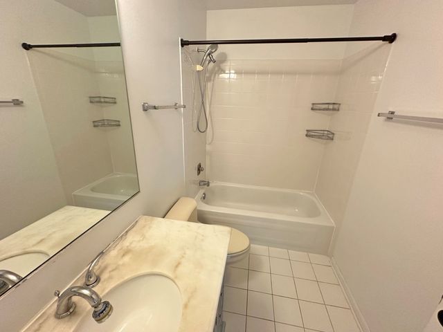 208 Autumn Lane, Vernon Hills, IL 60061