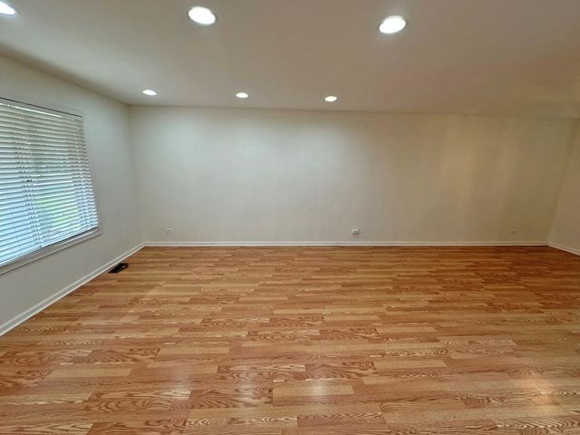 208 Autumn Lane, Vernon Hills, IL 60061