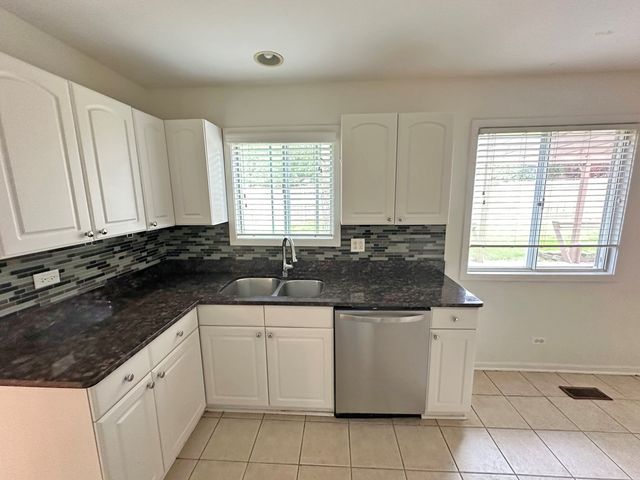 208 Autumn Lane, Vernon Hills, IL 60061