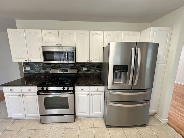 208 Autumn Lane, Vernon Hills, IL 60061