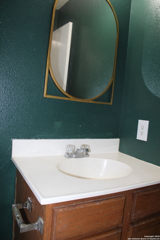 8756 Seven Seas, San Antonio, TX 78242