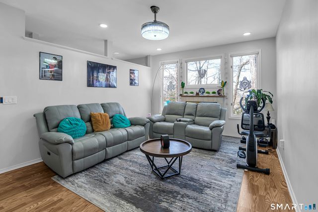 89 Uplands Way 89, Glastonbury, CT 06033