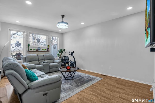 89 Uplands Way 89, Glastonbury, CT 06033