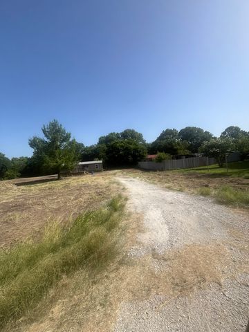 101 Brook Court, Springtown, TX 76082