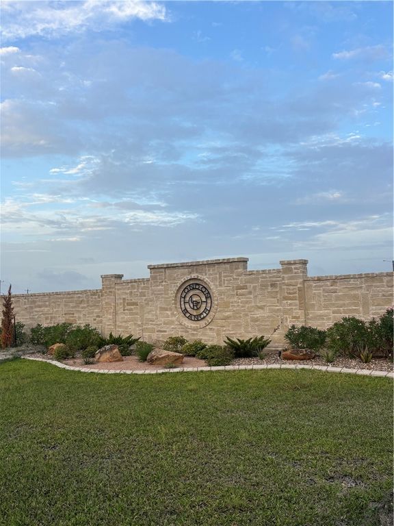 1477 Dancing Elk Dr, Corpus Christi, TX 78415 — exterior