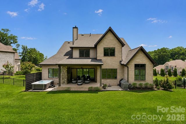 1115 Shelton Oaks Court, Matthews, NC 28105