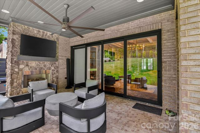 1115 Shelton Oaks Court, Matthews, NC 28105