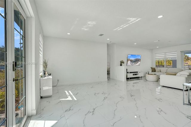 13673 N 77th Pl N, Loxahatchee, FL 33412