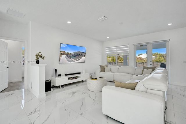 13673 N 77th Pl N, Loxahatchee, FL 33412