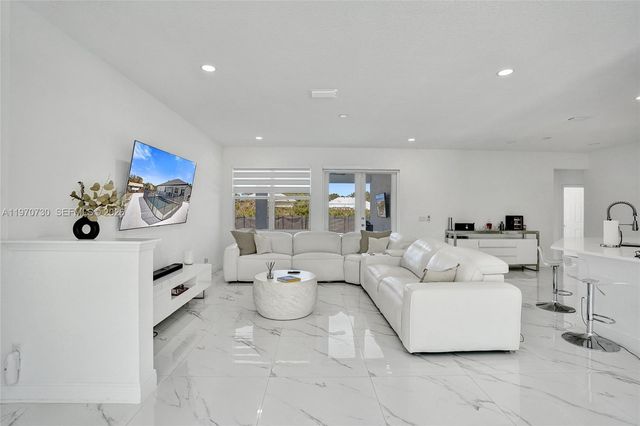 13673 N 77th Pl N, Loxahatchee, FL 33412