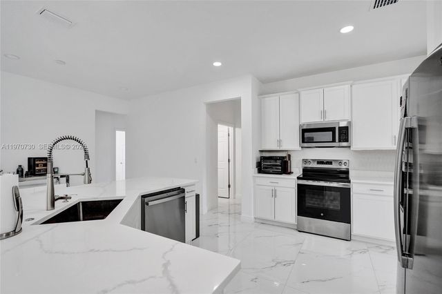 13673 N 77th Pl N, Loxahatchee, FL 33412