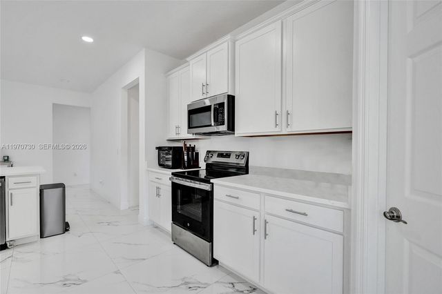 13673 N 77th Pl N, Loxahatchee, FL 33412