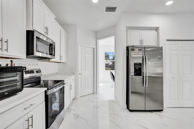 13673 N 77th Pl N, Loxahatchee, FL 33412