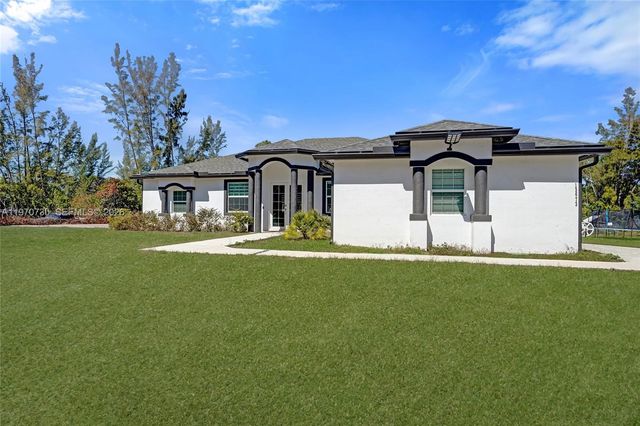 13673 N 77th Pl N, Loxahatchee, FL 33412