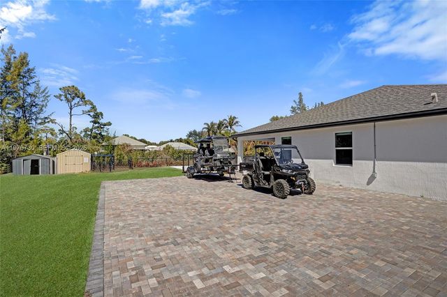 13673 N 77th Pl N, Loxahatchee, FL 33412