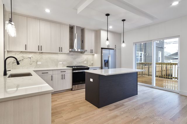 3015 N Normandy Avenue, Chicago, IL 60634