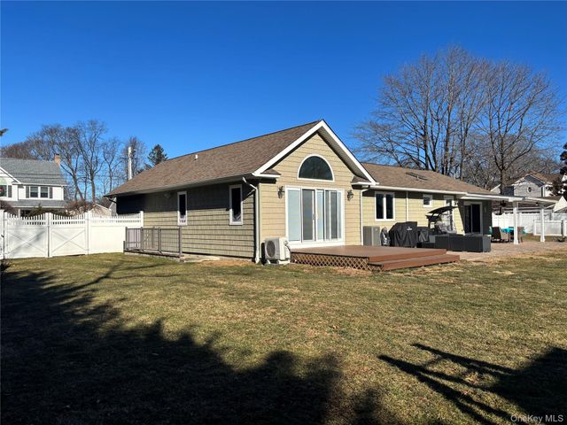 142 5th Street, Saint James, NY 11780