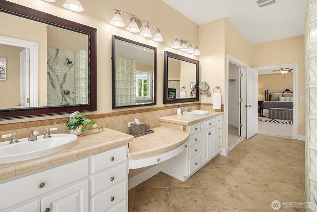 6230 Fairway Place SE, Snoqualmie, WA 98065