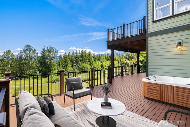 6230 Fairway Place SE, Snoqualmie, WA 98065