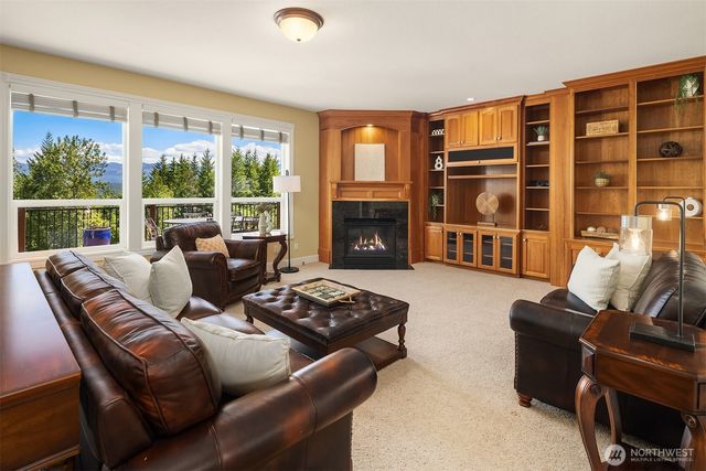 6230 Fairway Place SE, Snoqualmie, WA 98065