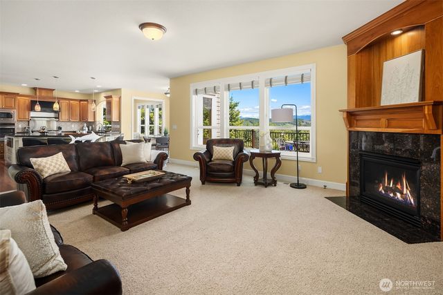 6230 Fairway Place SE, Snoqualmie, WA 98065