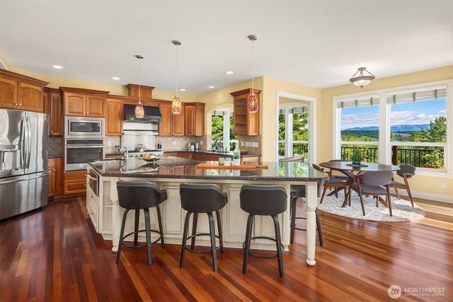 6230 Fairway Place SE, Snoqualmie, WA 98065